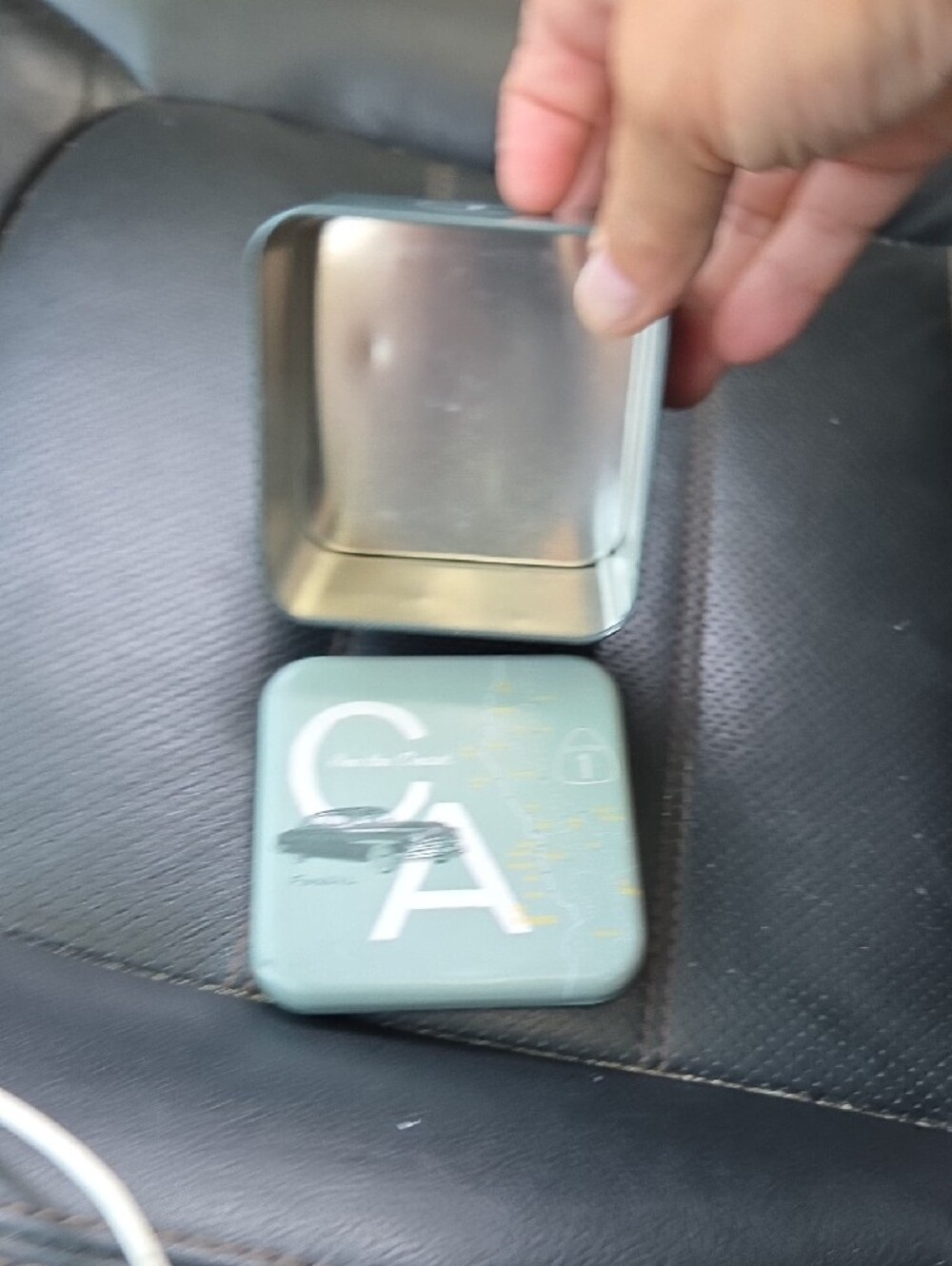 FOSSIL TIN WATCH CASE - Picture 8 of 8